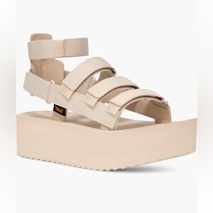 EUC Teva Mevia Flatform Strappy Sandals